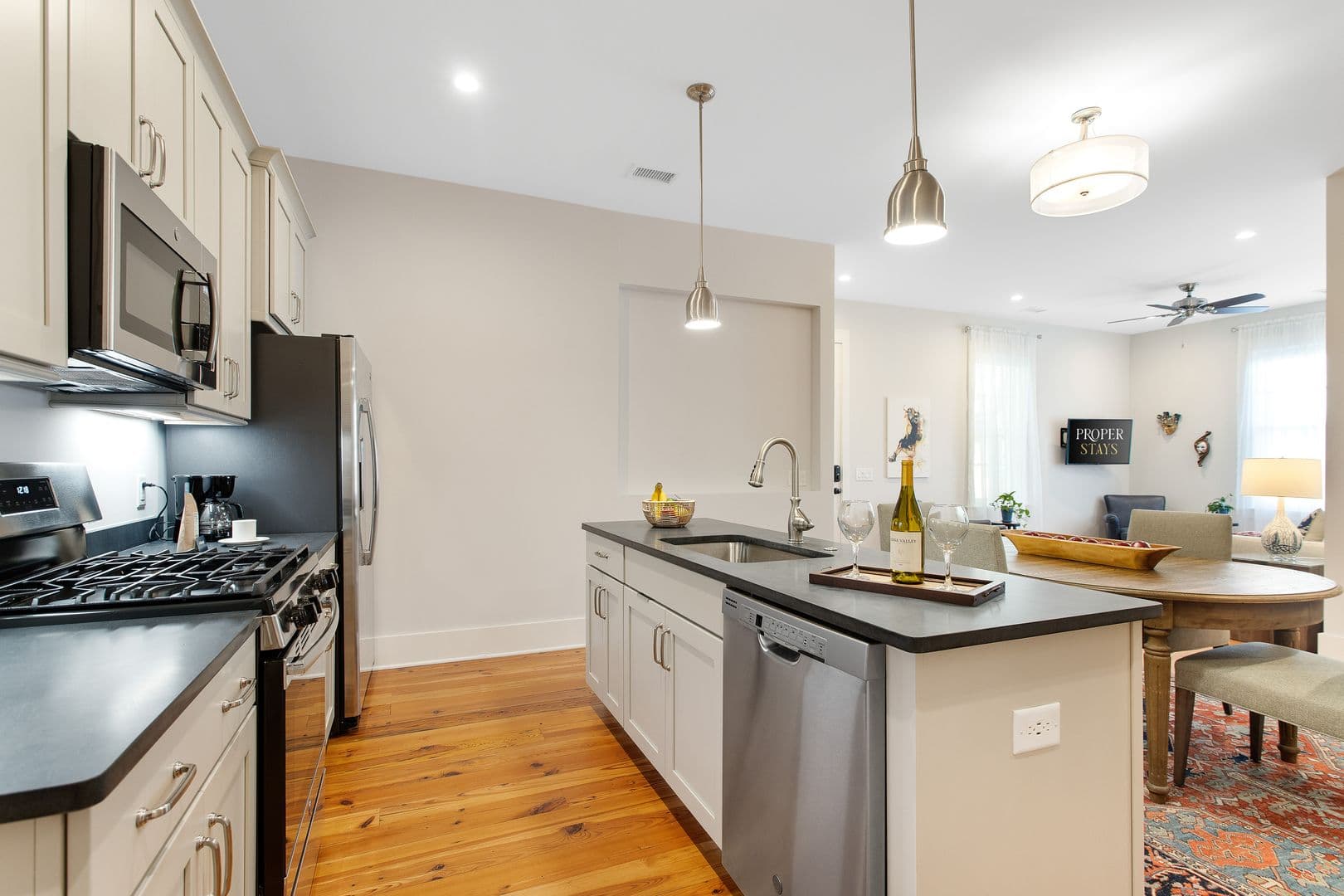 Charleston House: 62 Queen Street