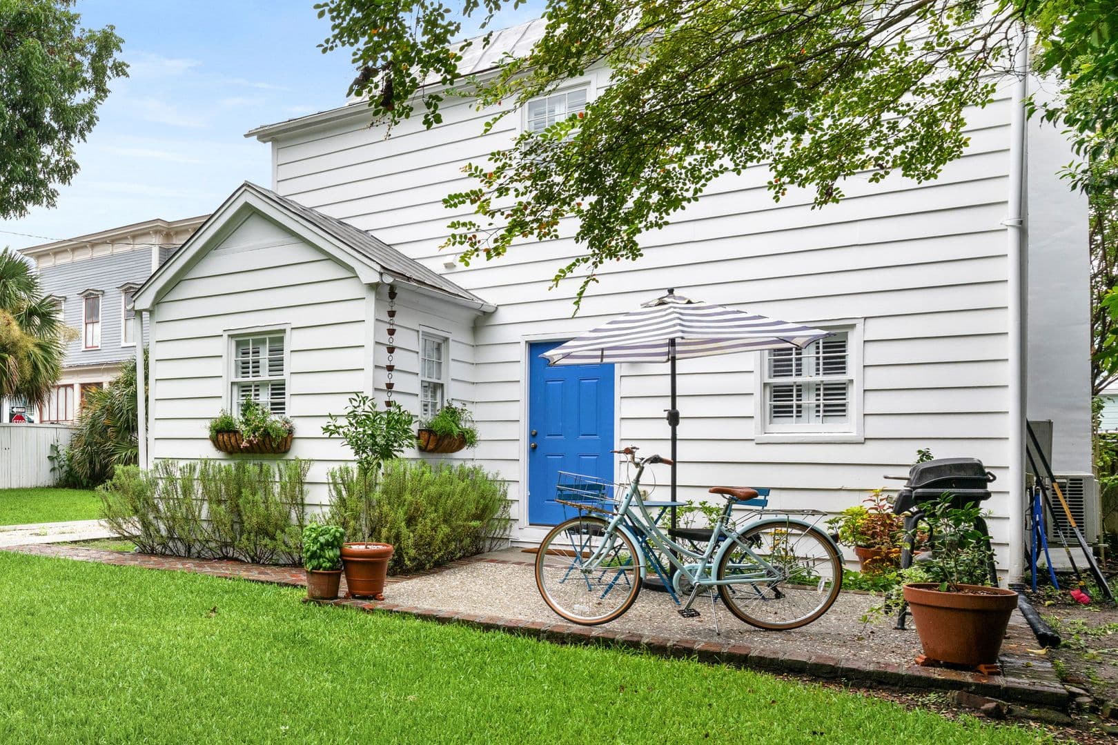 Charleston House: 25 Sires Street