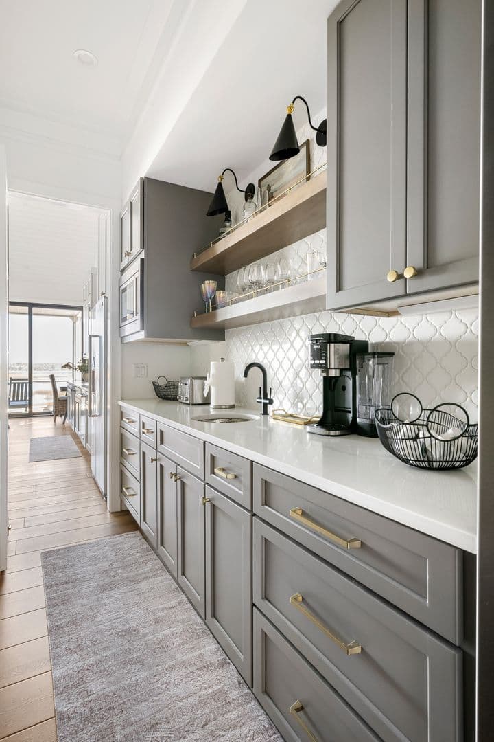 Charleston House: 1532 Oak Island Drive