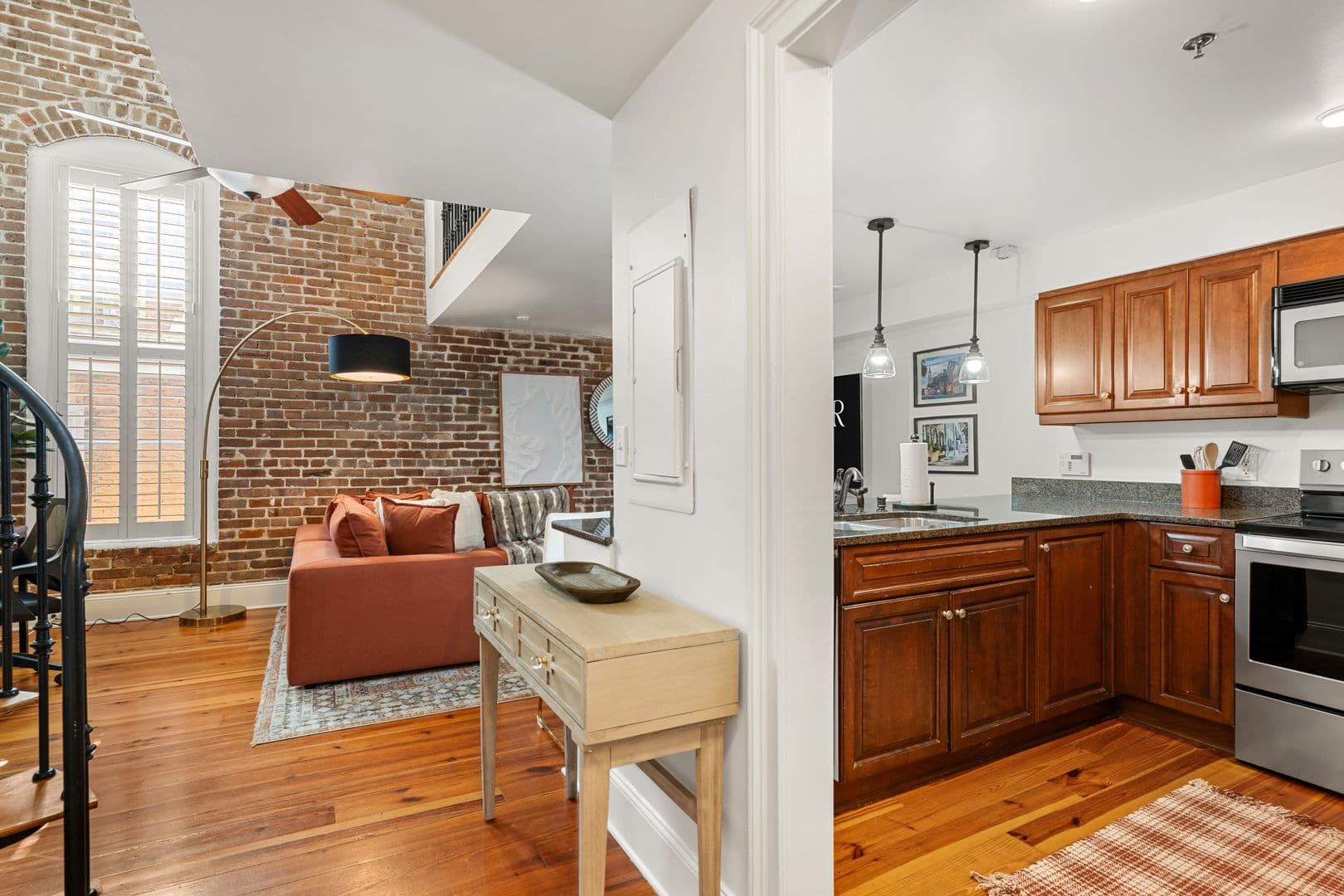 Charleston House: 377 King Street