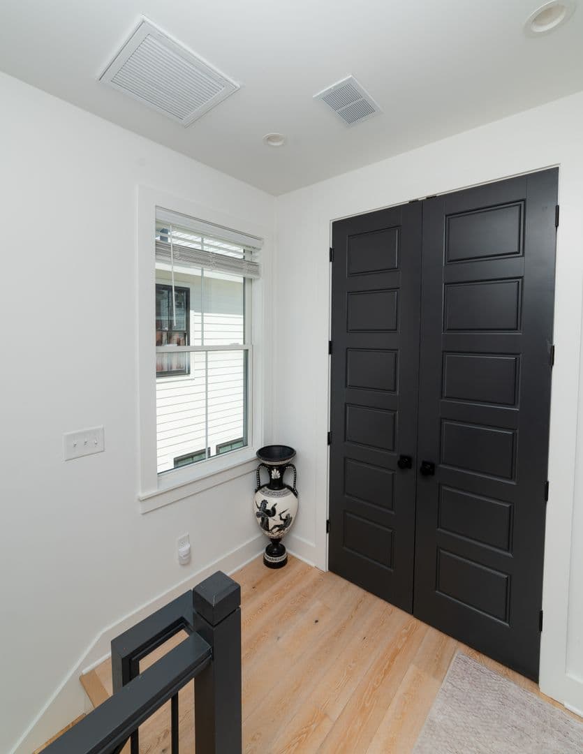 Charleston House: 104 Cooper Street