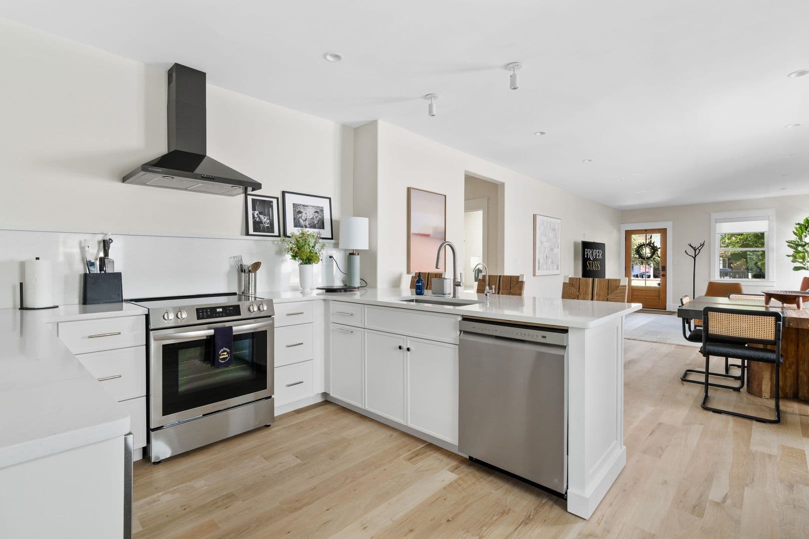 Charleston House: 191 W. Poplar Street
