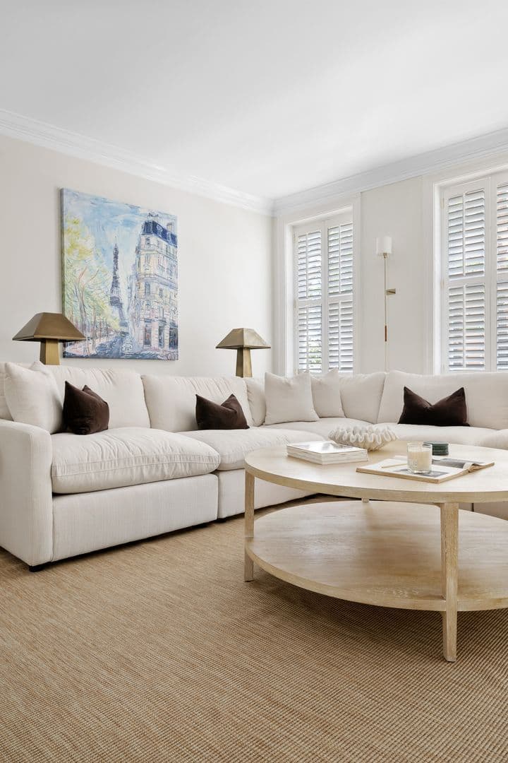 Charleston House: 38 Elliot Street