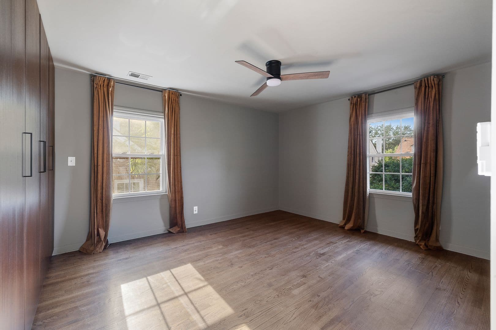 Charleston House: 68 Dunnemann Ave