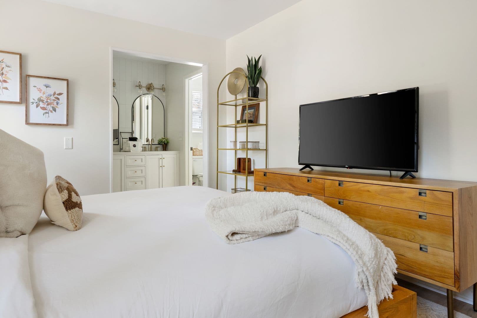 Charleston House: 14 Hillcreek Blvd
