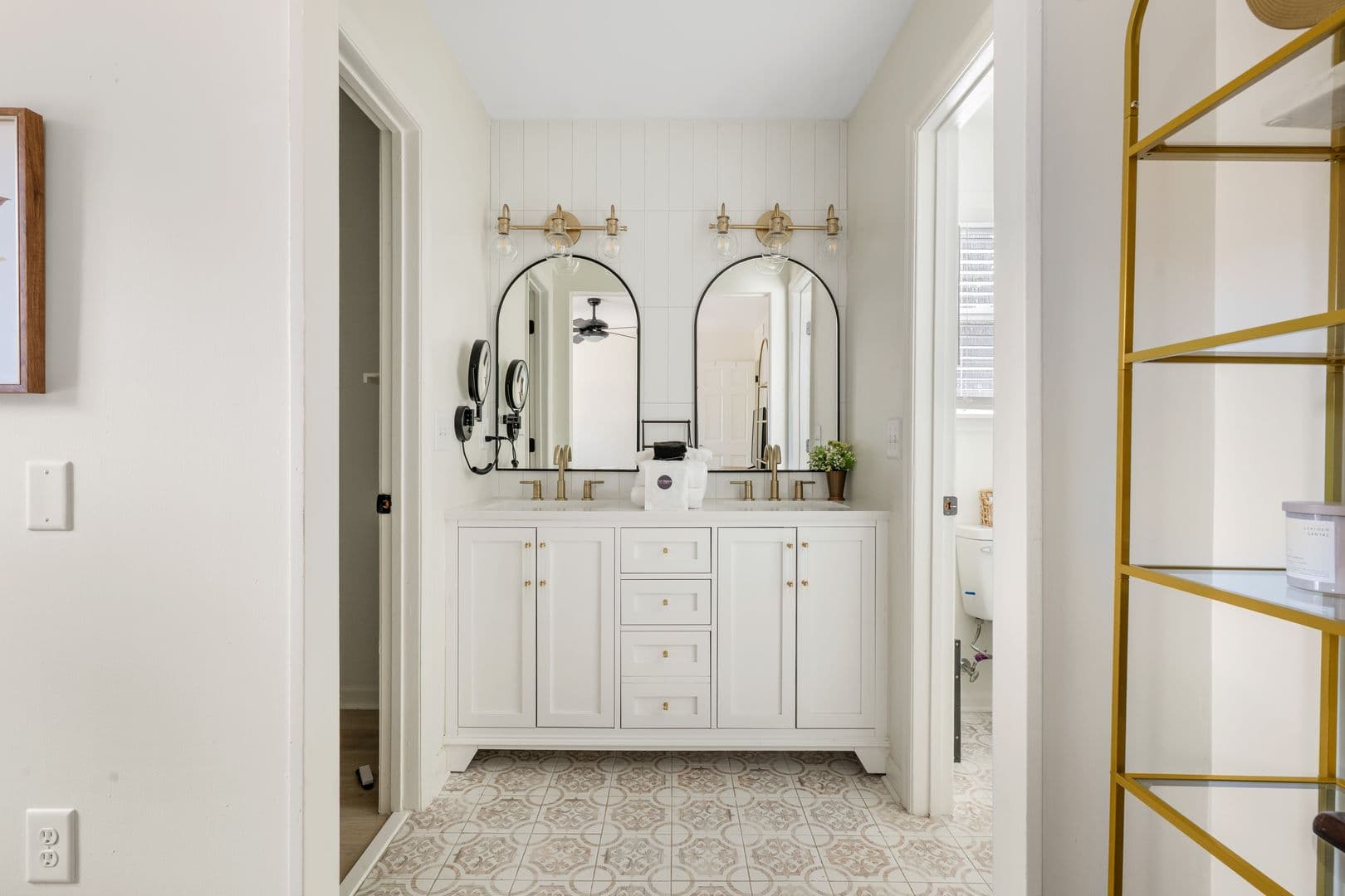 Charleston House: 14 Hillcreek Blvd