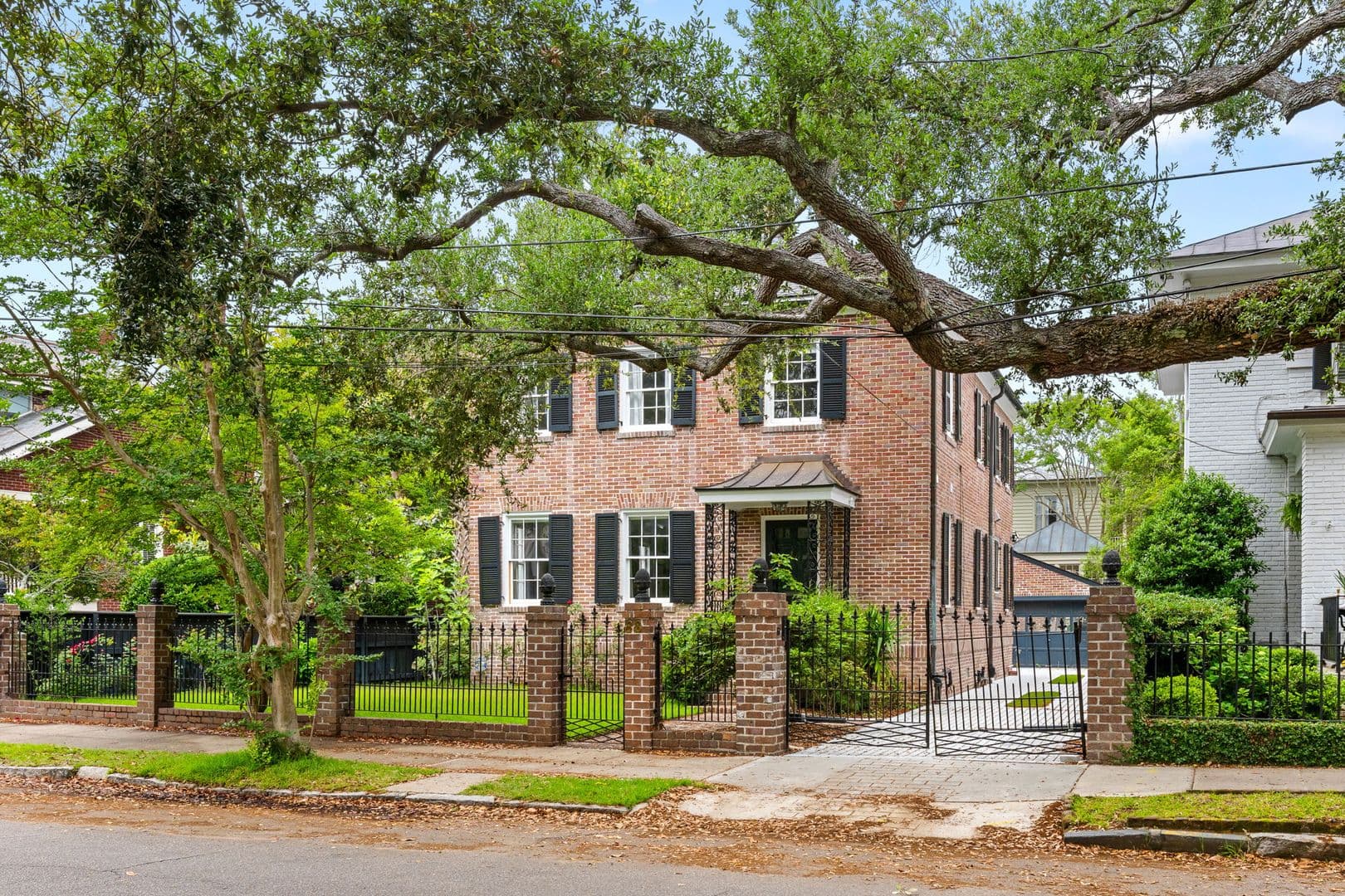 Charleston House: 88 S Battery