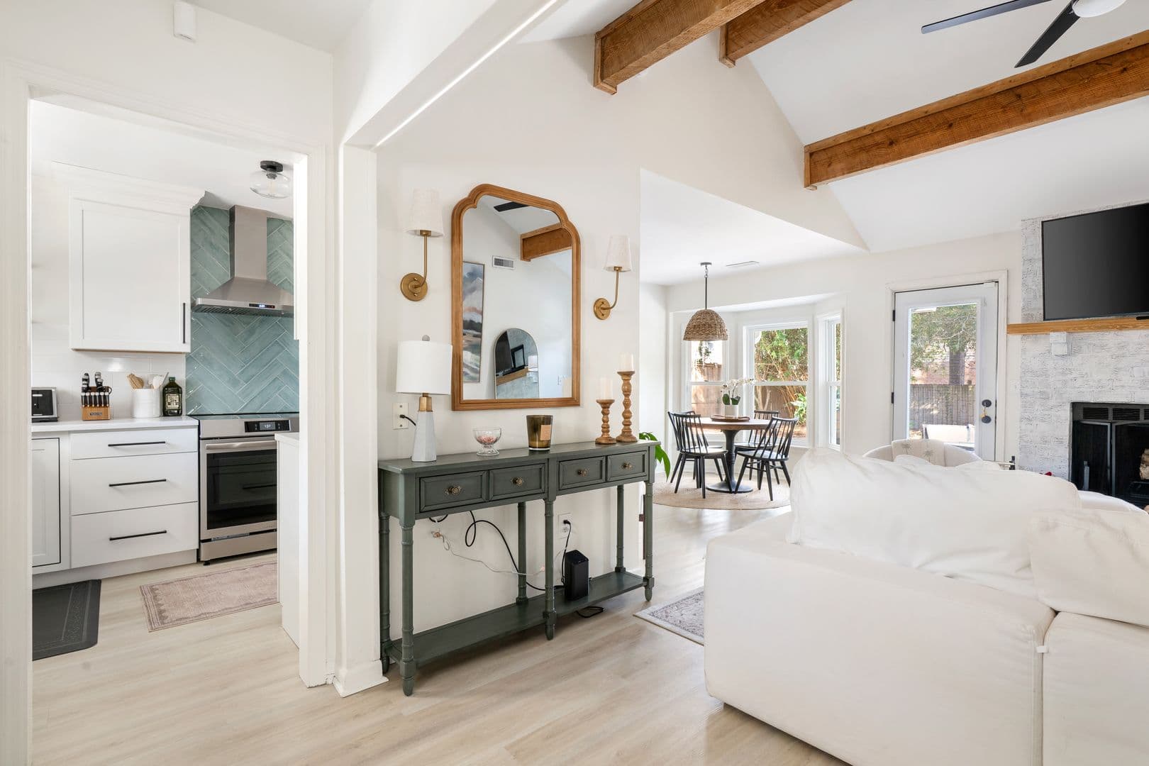 Charleston House: 14 Hillcreek Blvd
