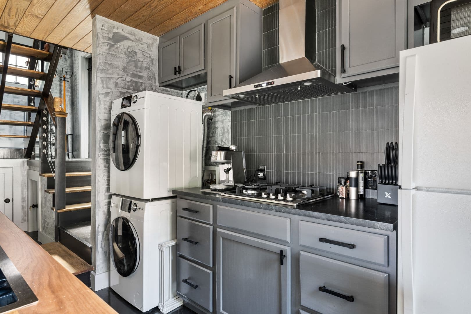 Charleston House: 250 Rutledge Avenue