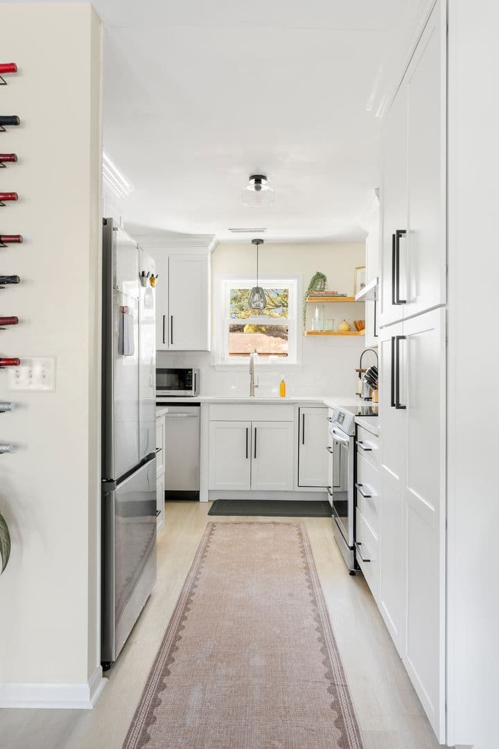 Charleston House: 14 Hillcreek Blvd