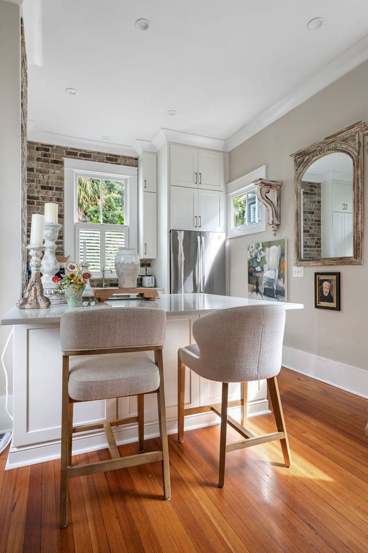 Charleston House: 50 Montagu Street
