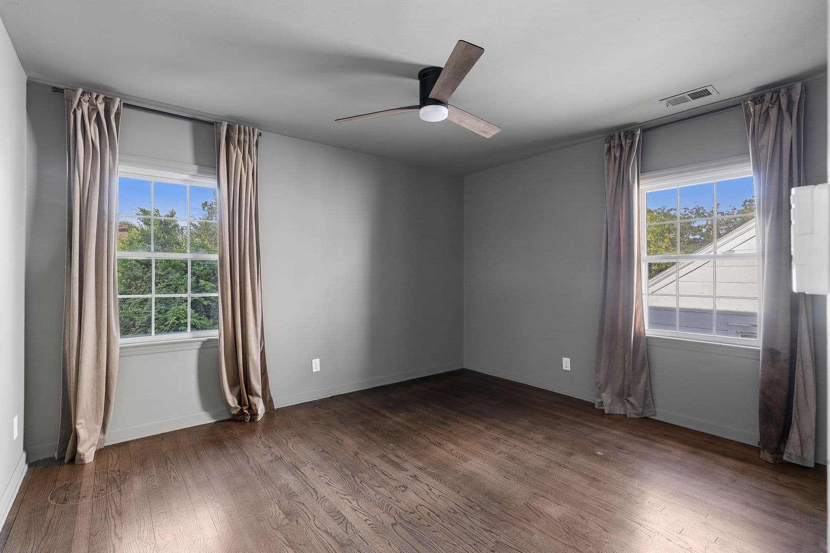 Charleston House: 68 Dunnemann Ave