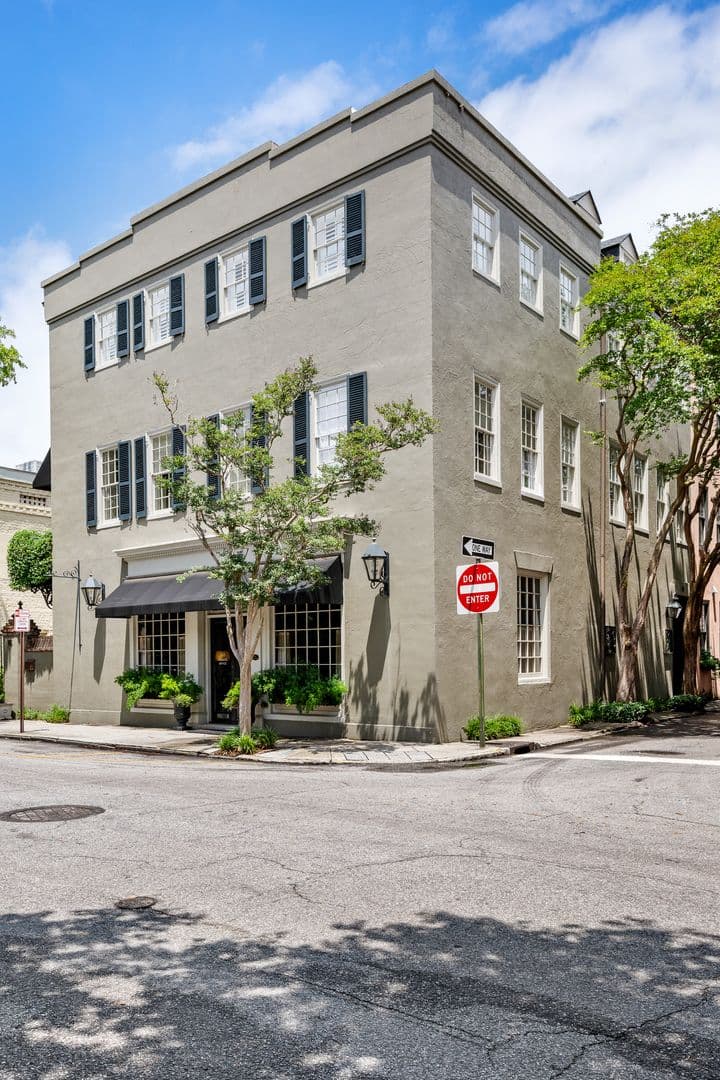 Charleston House: 38 Elliot Street