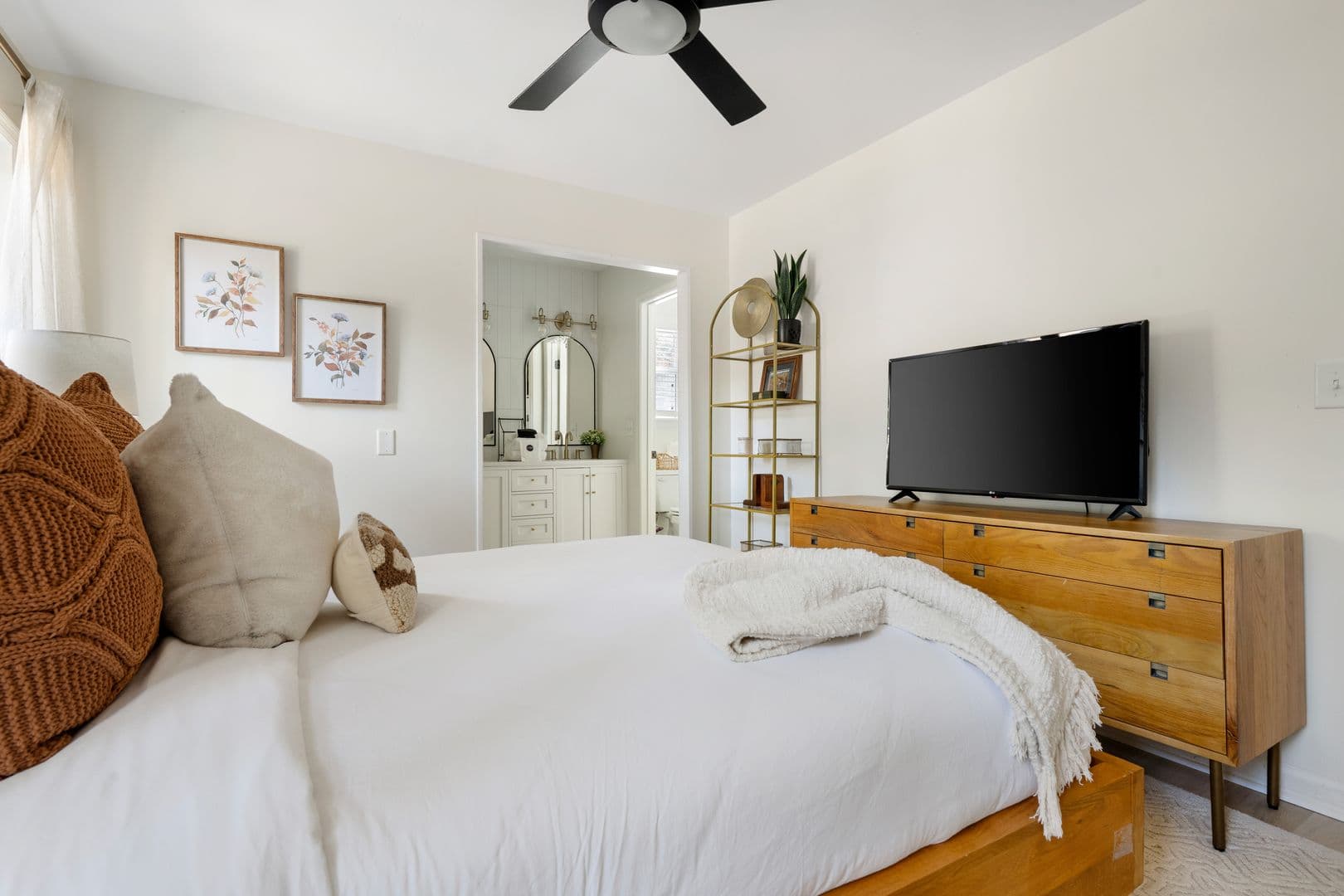 Charleston House: 14 Hillcreek Blvd