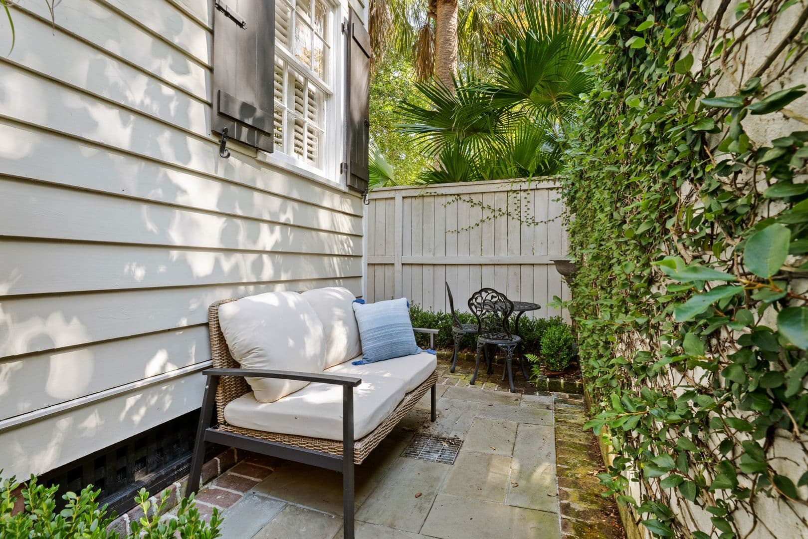Charleston House: 84 1/3 King Street