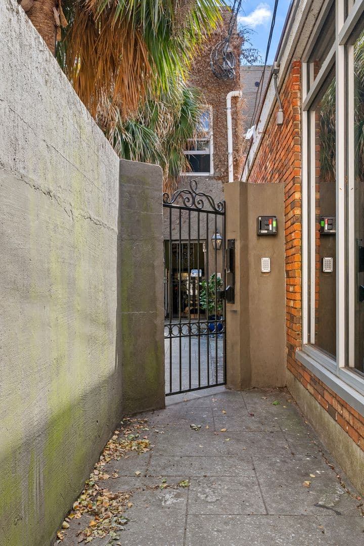 Charleston House: 377 King Street