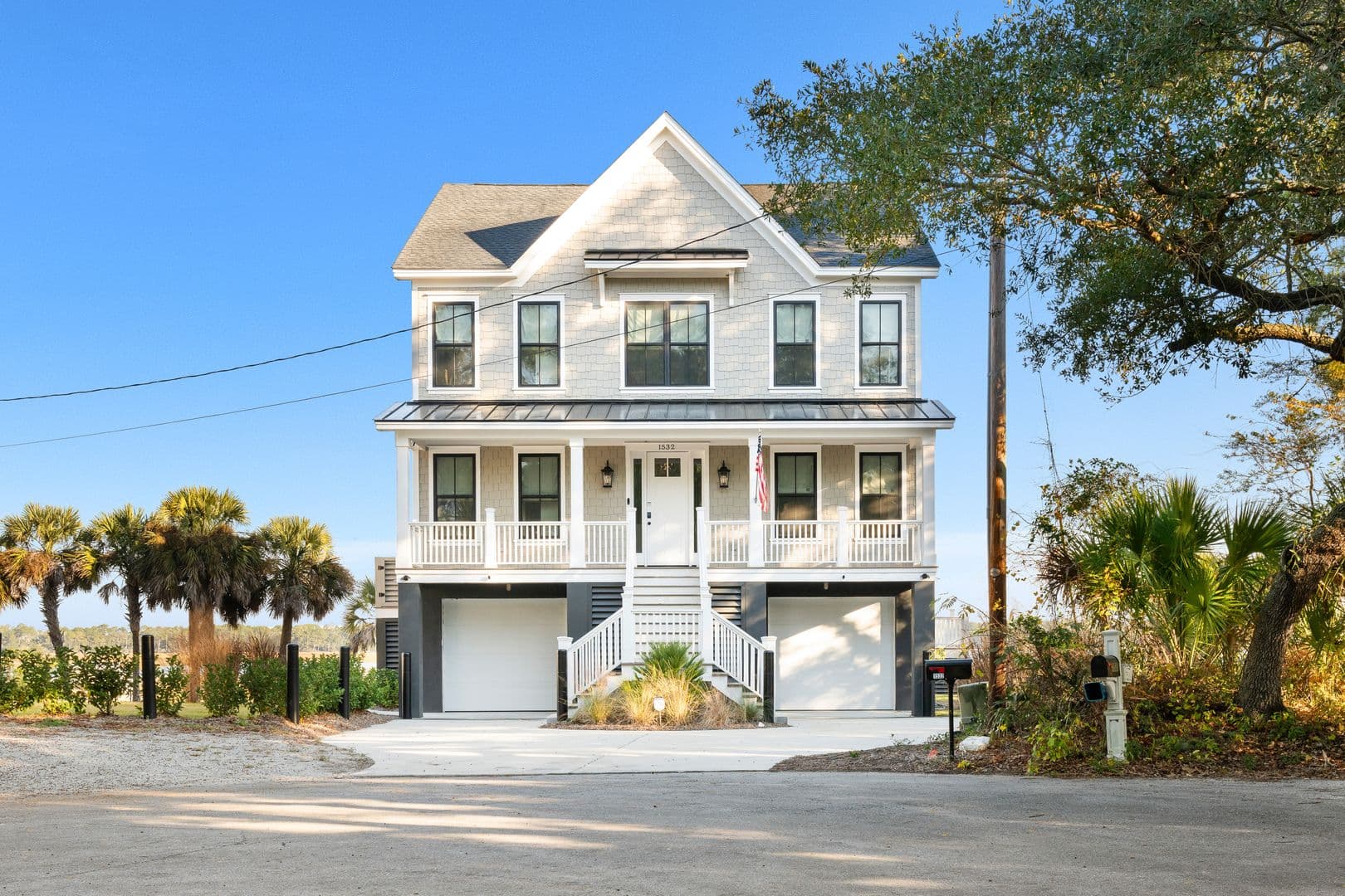 Charleston House: 1532 Oak Island Drive
