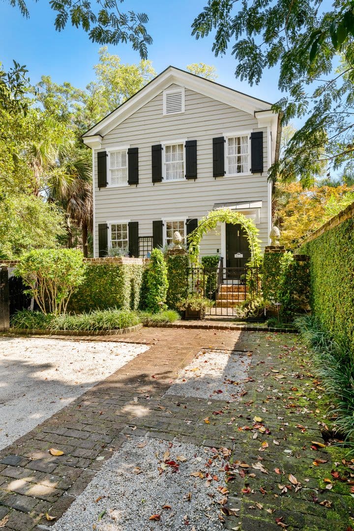 Charleston House: 84 1/3 King Street