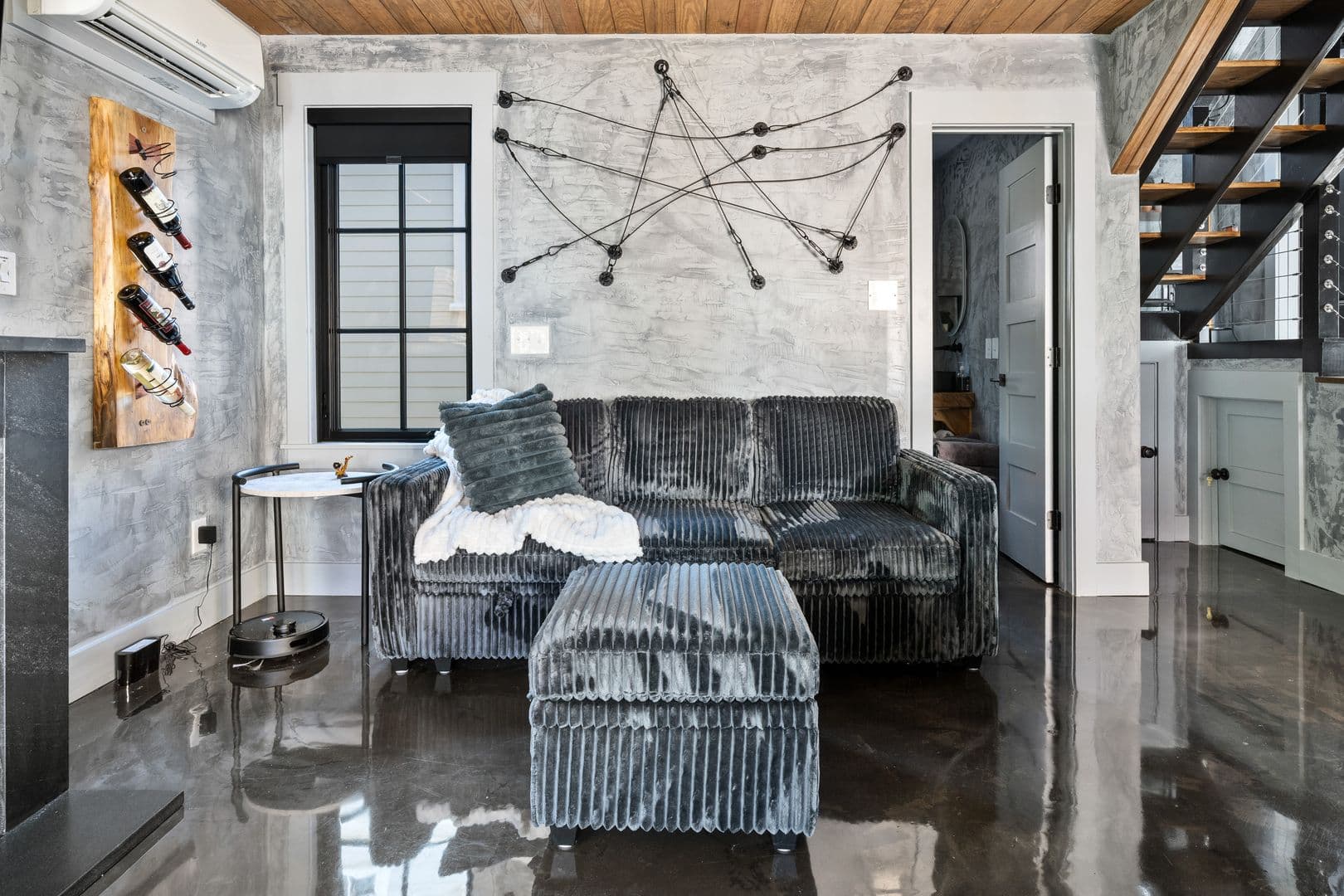 Charleston House: 250 Rutledge Avenue