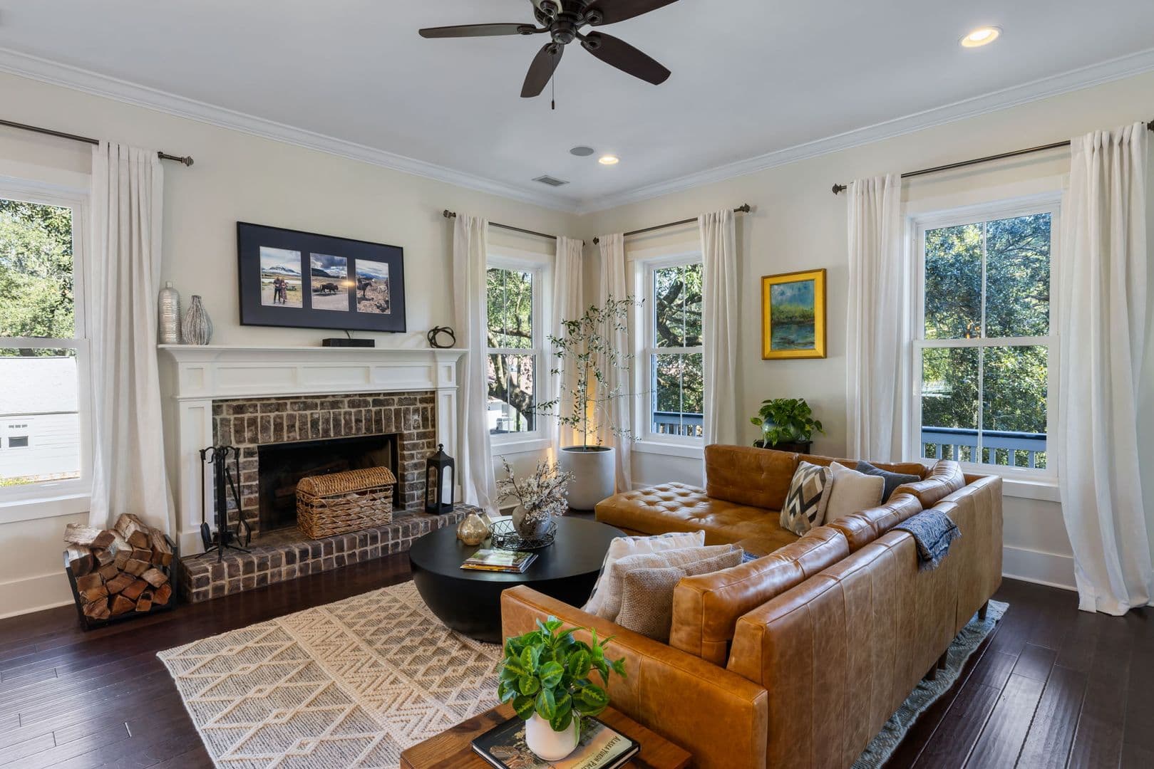 Charleston House: 2112 Parkway Drive