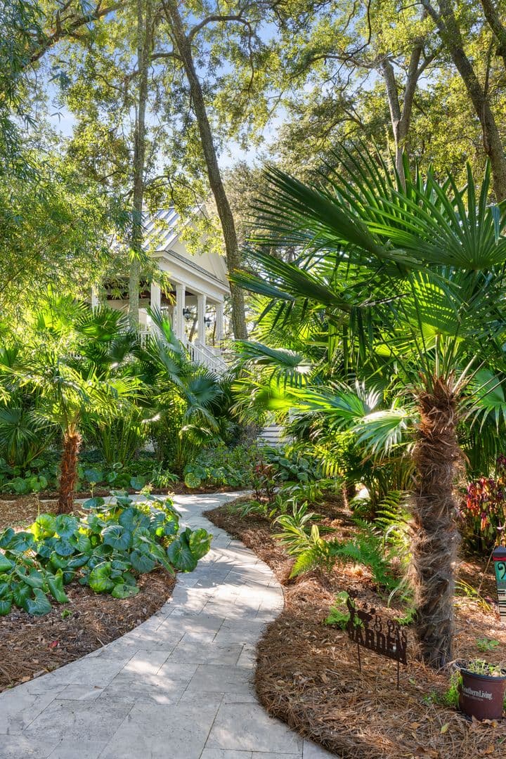 Charleston House: 1158 Fort Lamar Road