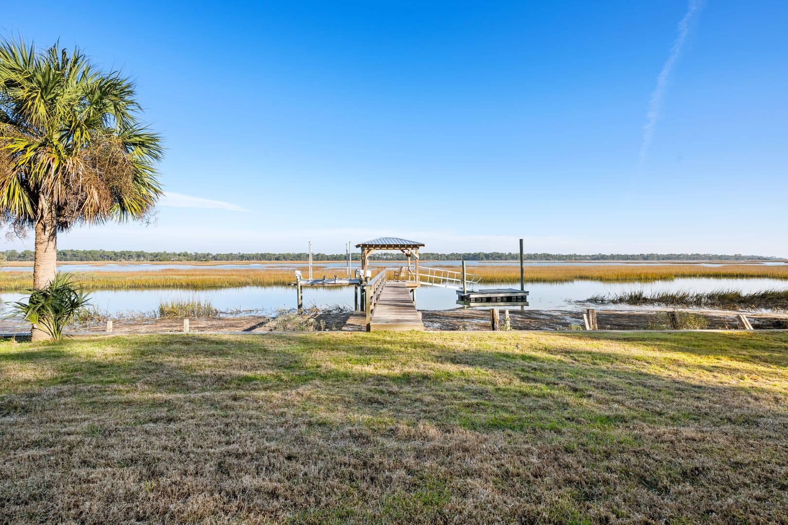 Charleston House: 1532 Oak Island Drive