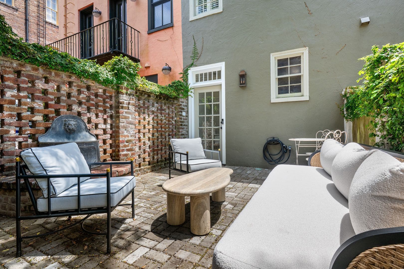 Charleston House: 38 Elliot Street