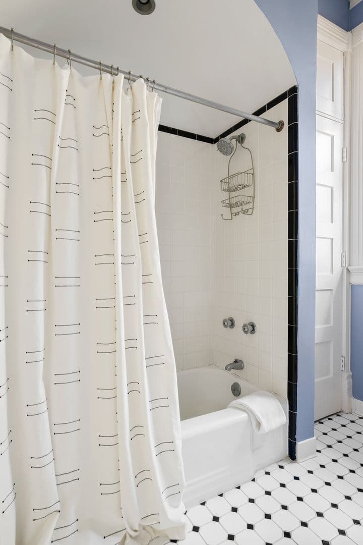 Charleston House: 118 Rutledge Avenue