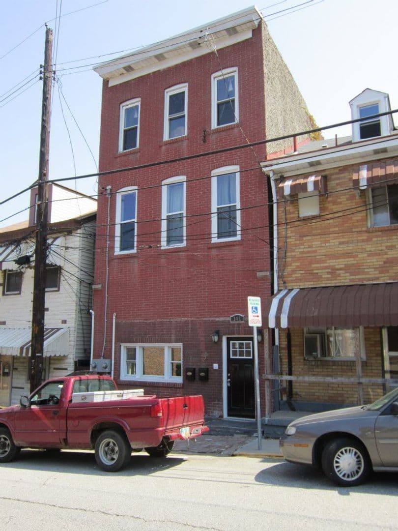 Pittsburgh Apartment: 141 s. 12th Street