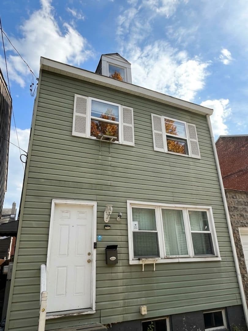 Pittsburgh House: 1916 Larkins Way