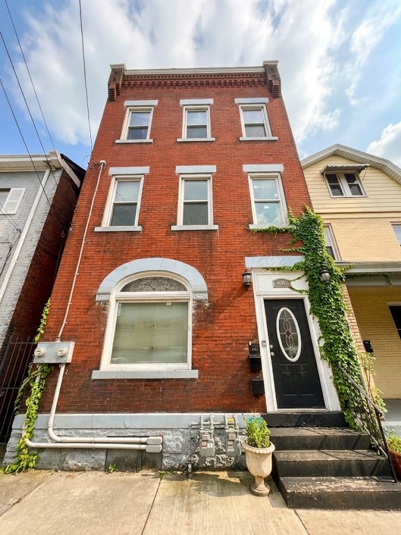 Pittsburgh Apartment: 2012 Sarah Street
