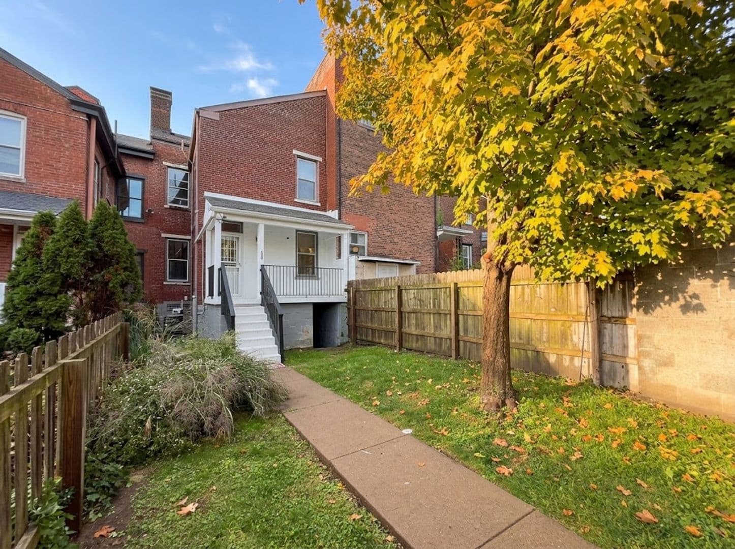 Pittsburgh House: 330 Main Street