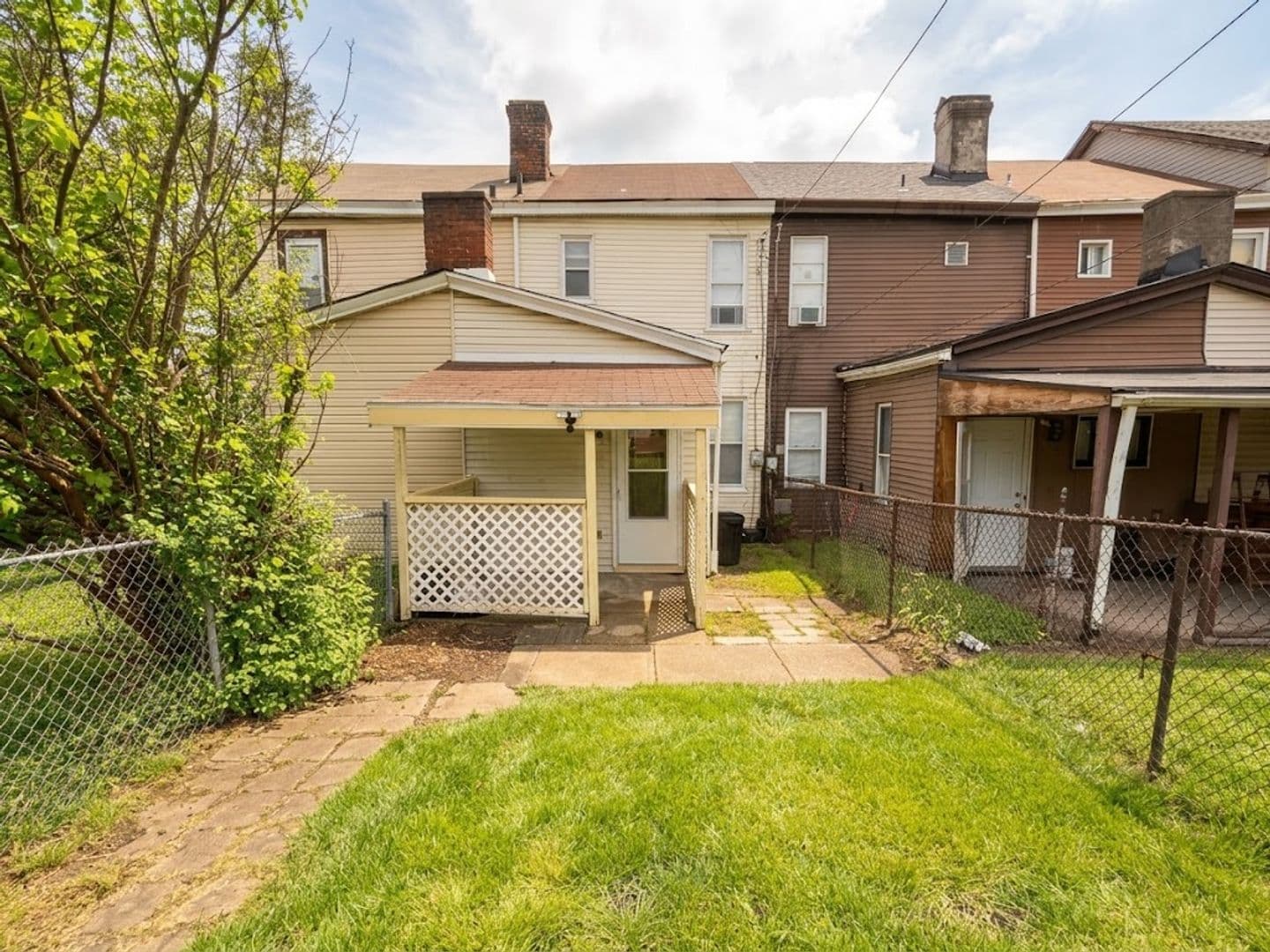 Munhall House: 602 E 17th Street