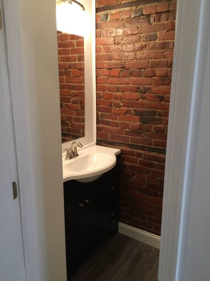 Pittsburgh Apartment: 1708 Sidney Street