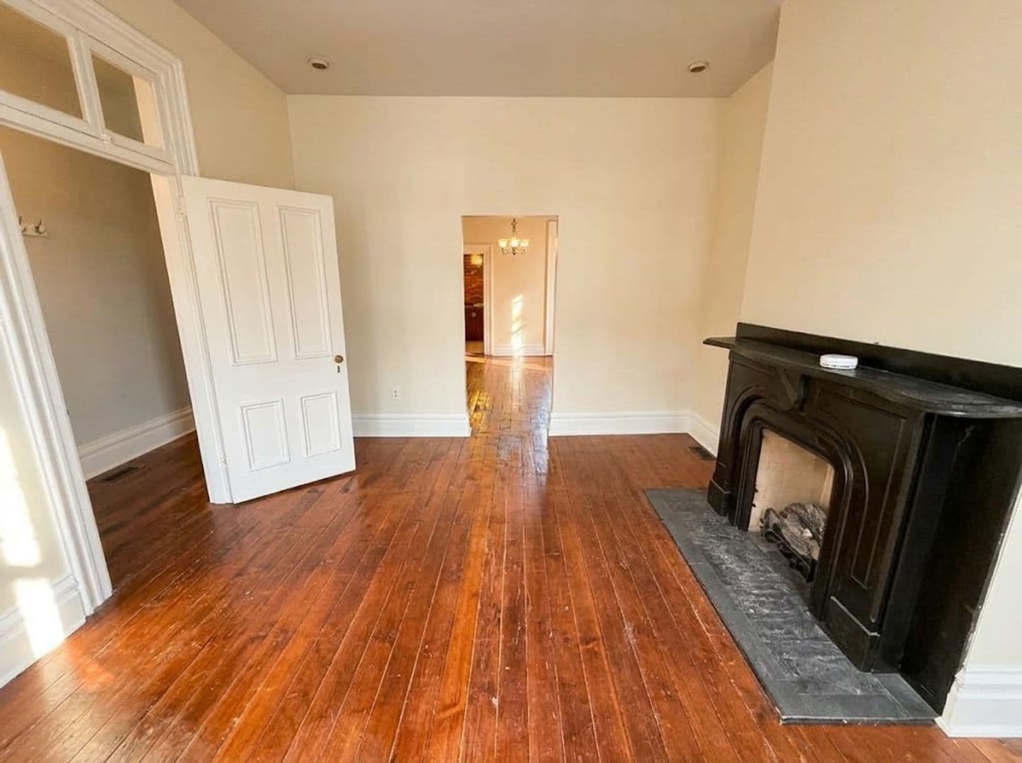 Pittsburgh House: 330 Main Street