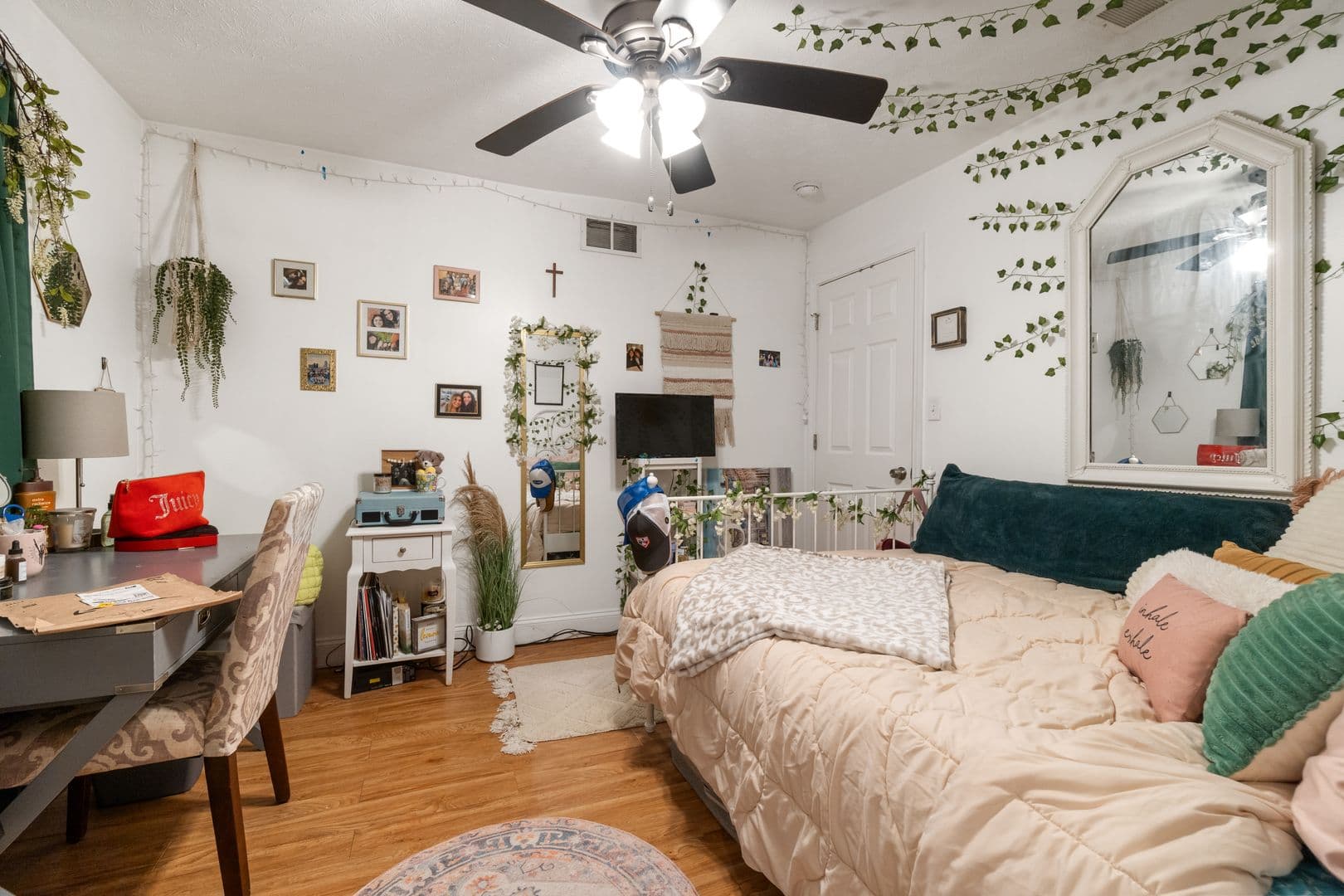 Pittsburgh Apartment: 2528 Carey Way