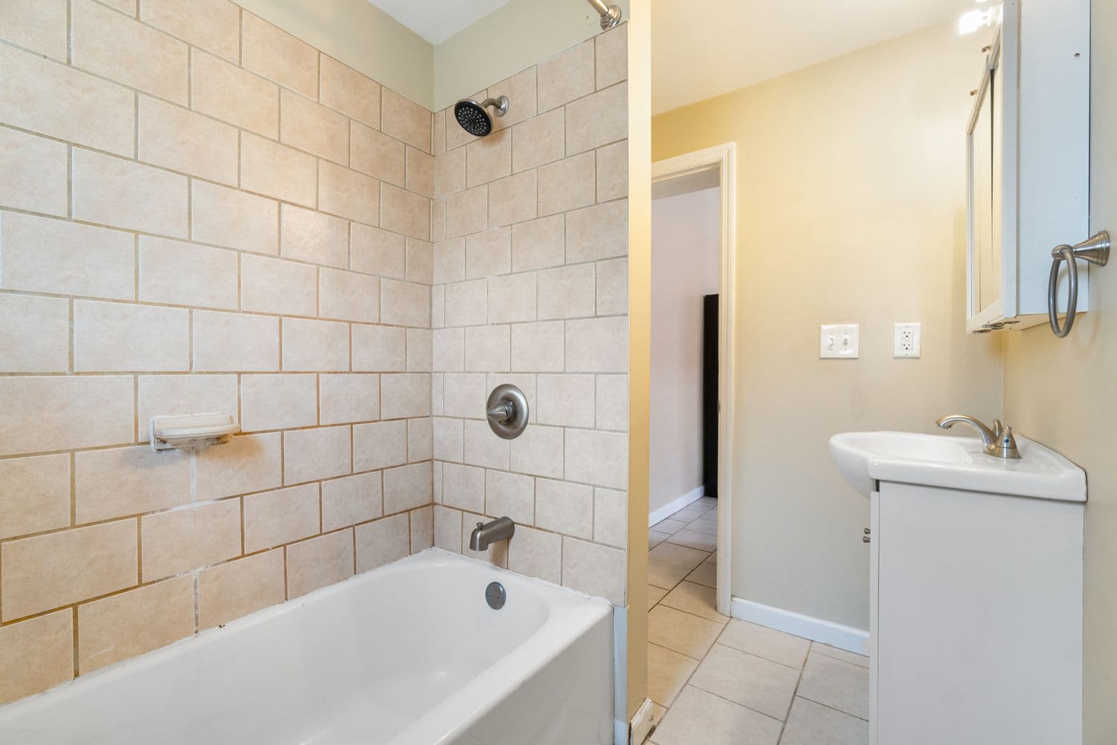 Pittsburgh Apartment: 1822 Wharton Street