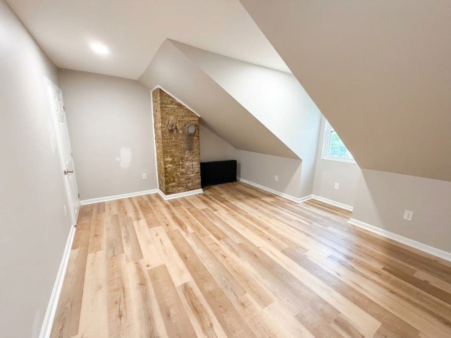 Pittsburgh House: 912 Rothpletz Street