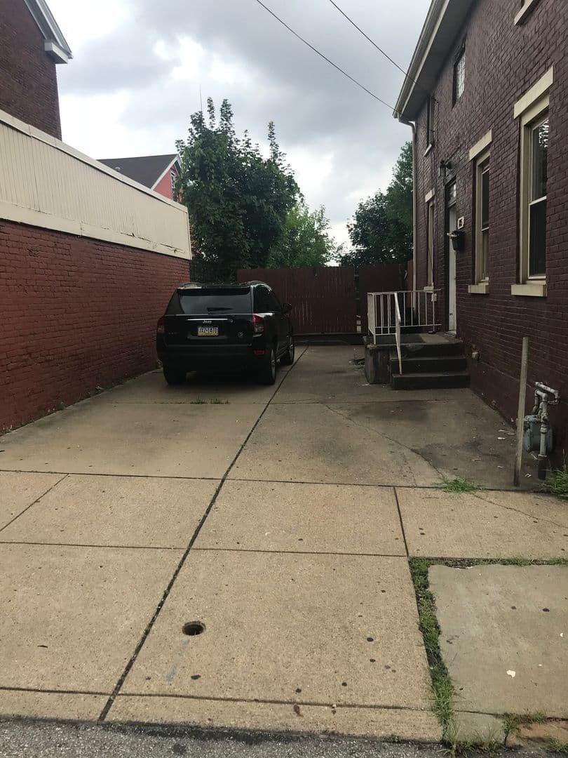 Pittsburgh House: 185 Pius Street