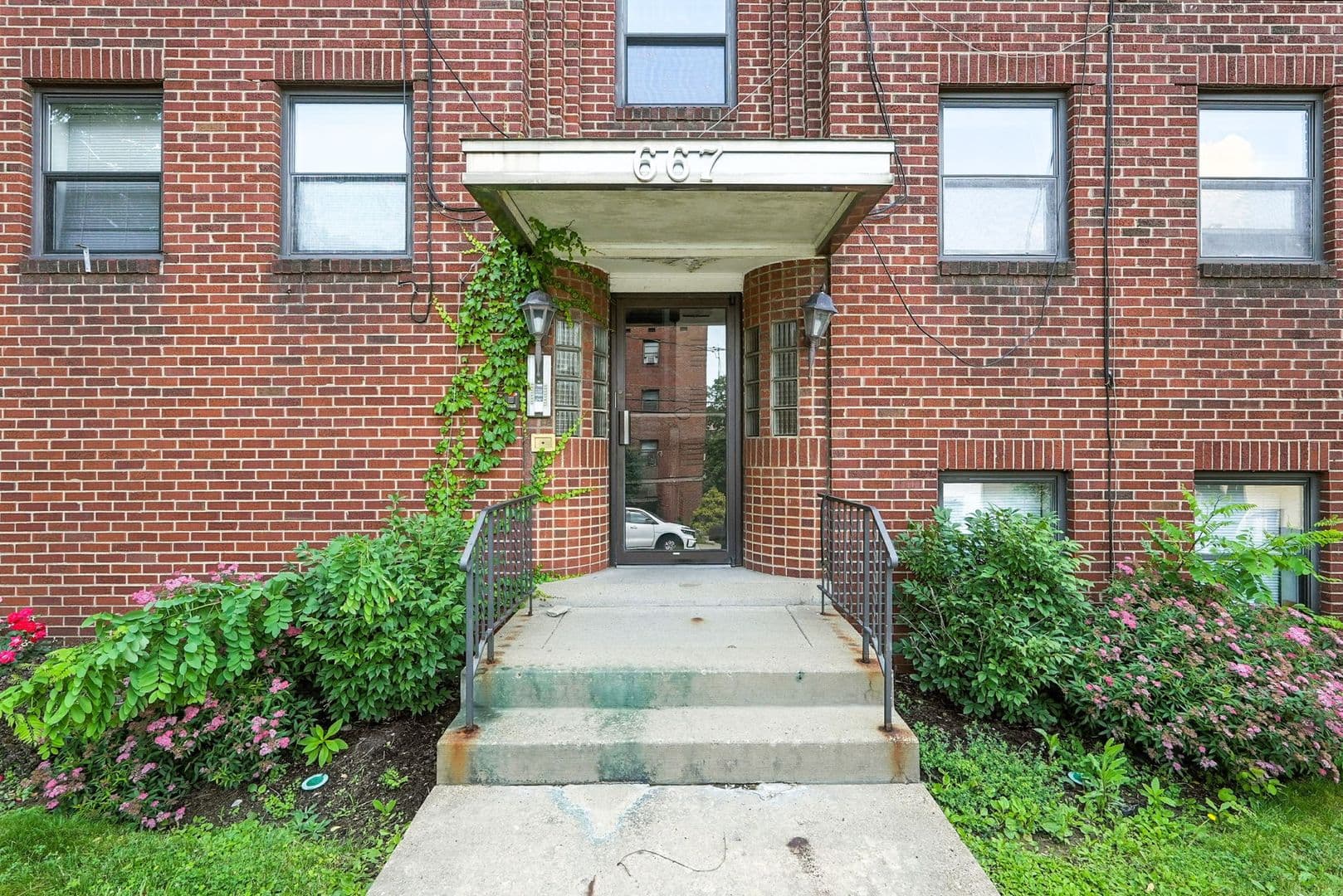 Pittsburgh Apartment: 667 Florida Avenue