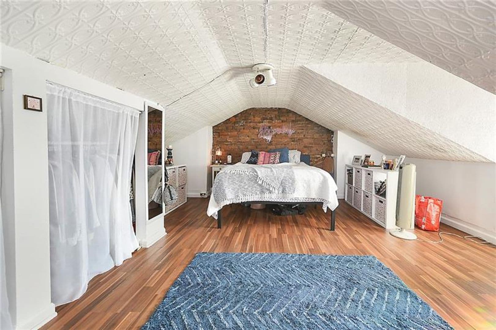 Pittsburgh House: 1802 Larkins Way