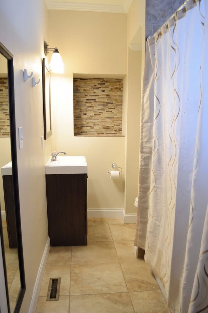 Pittsburgh Apartment: 1721-1723 Edwards Way