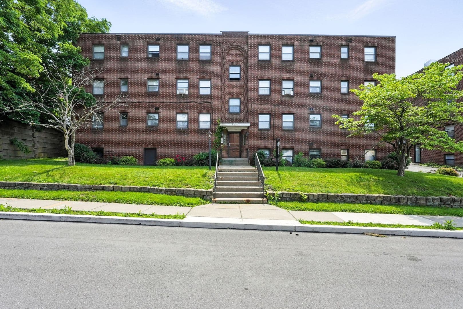 Pittsburgh Apartment: 677 Florida Avenue
