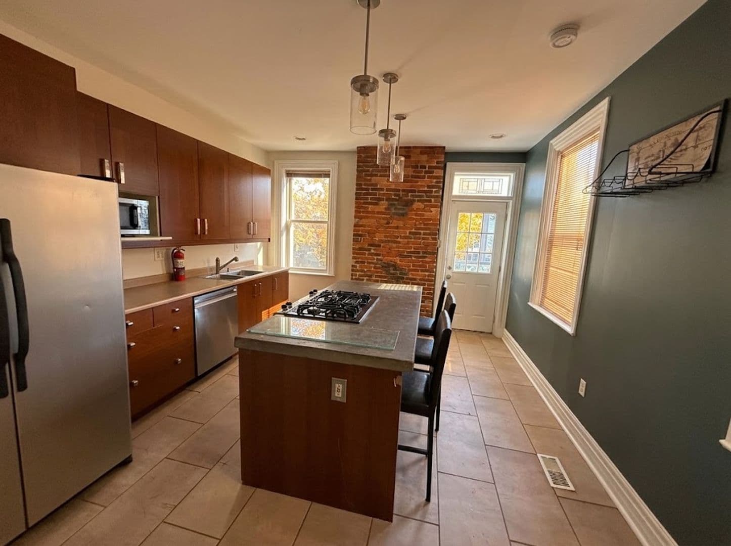 Pittsburgh House: 330 Main Street