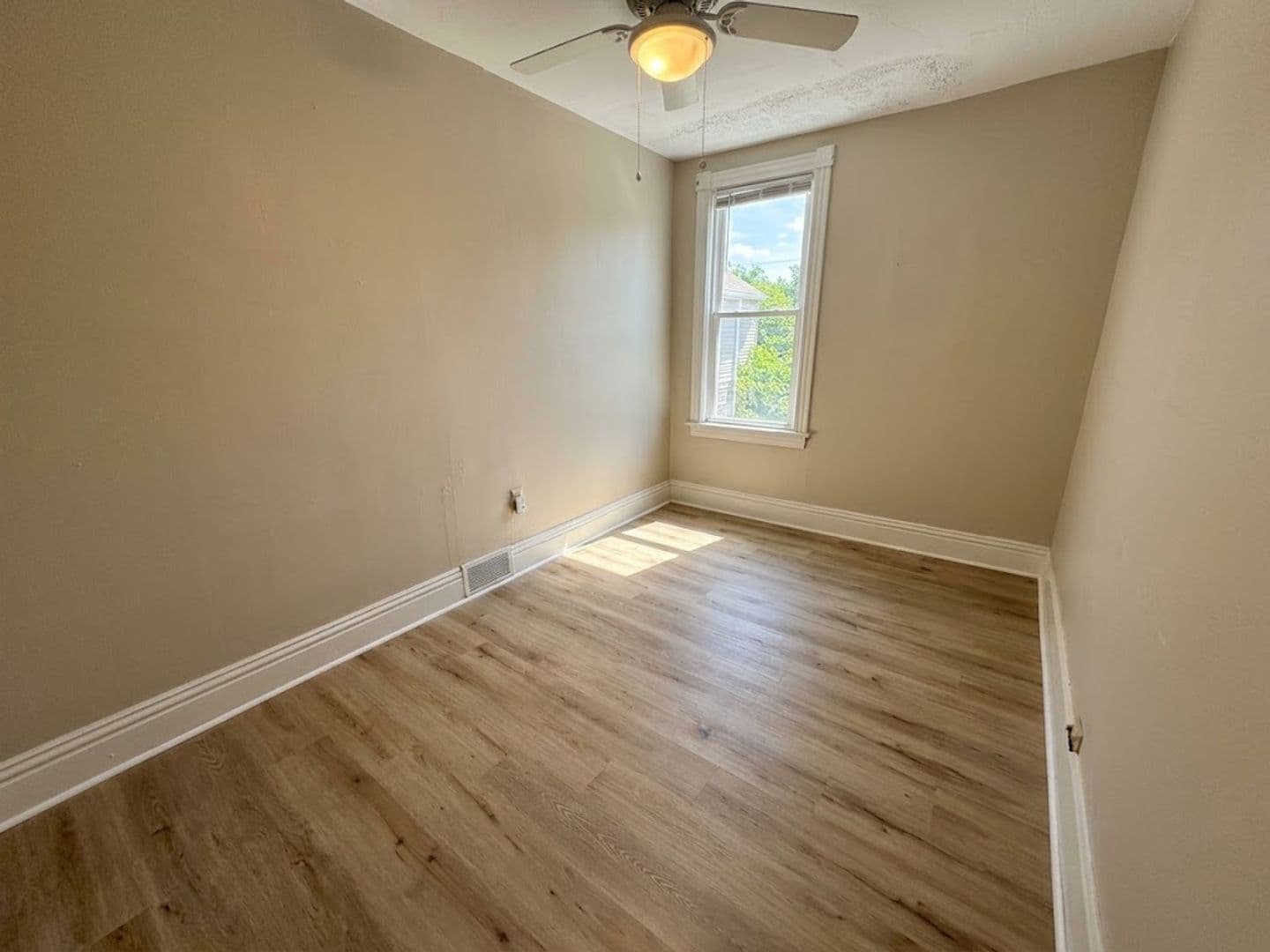 Munhall House: 602 E 17th Street