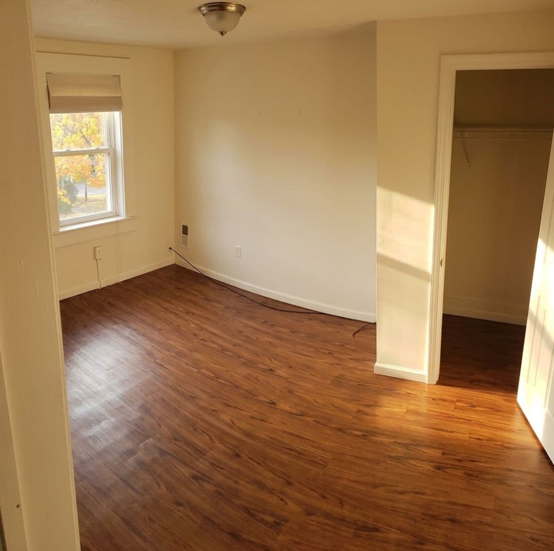 Pittsburgh House: 69 s 17th Street