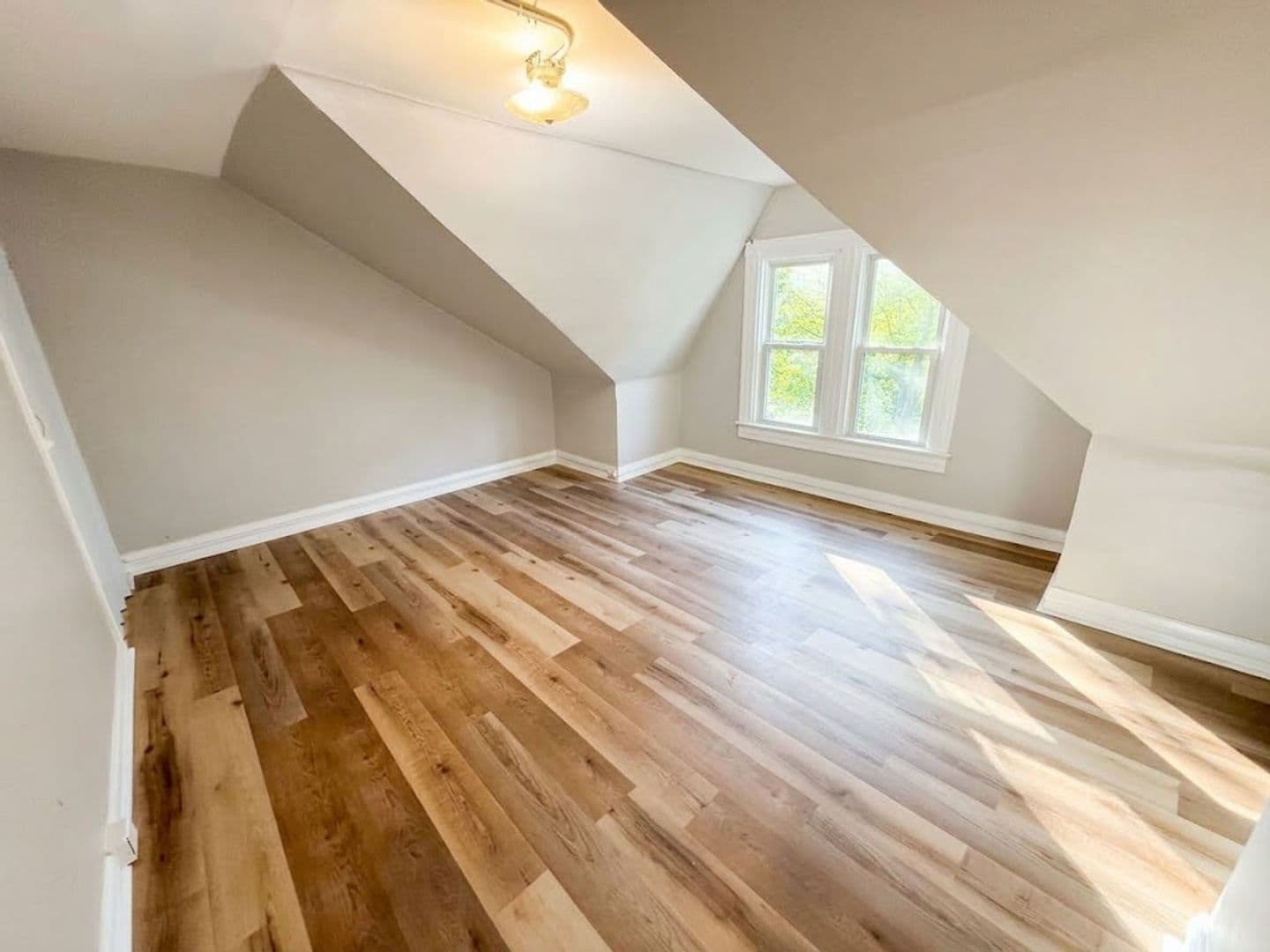 Pittsburgh House: 912 Rothpletz Street