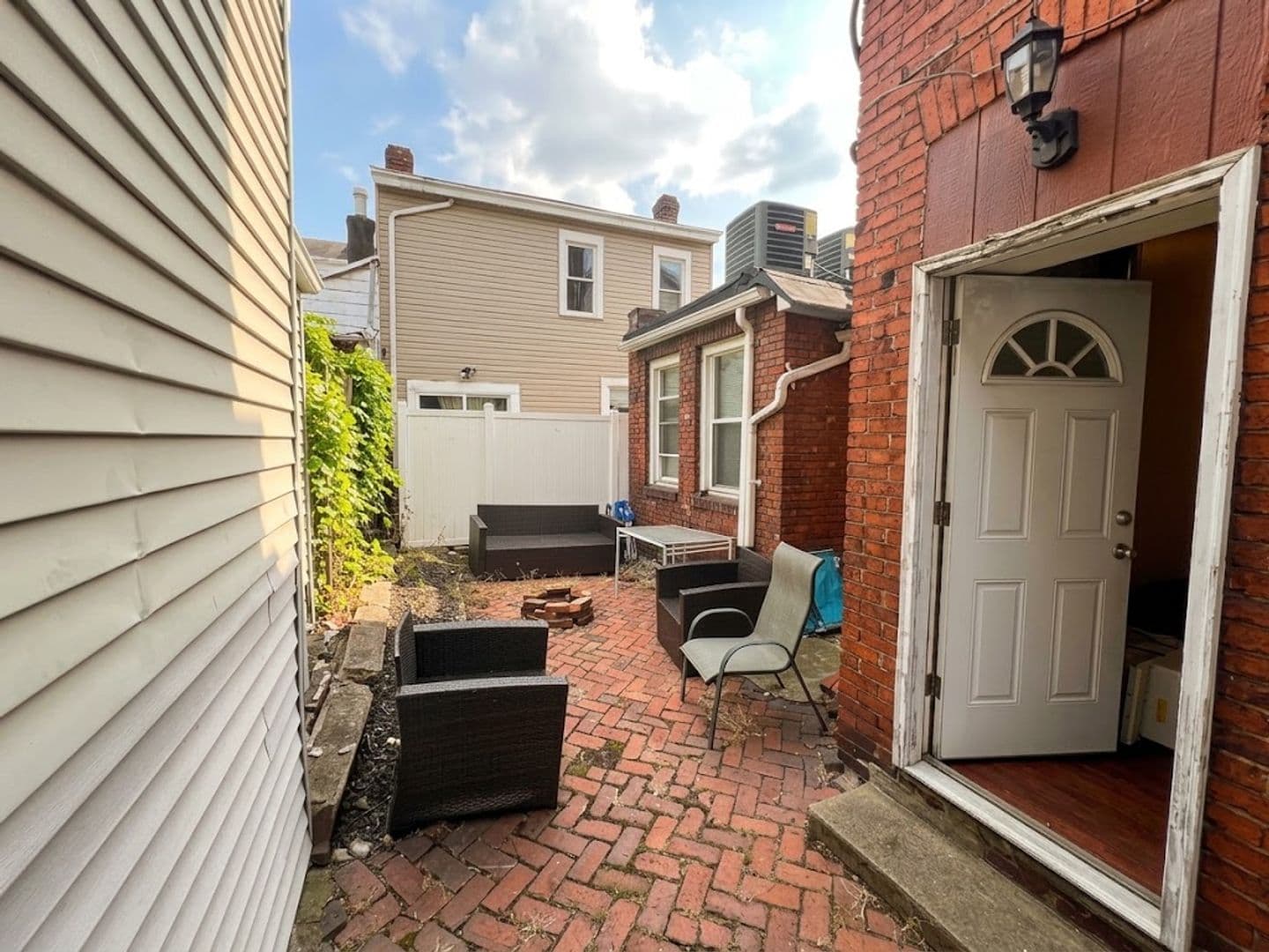 Pittsburgh Apartment: 2012 Sarah Street