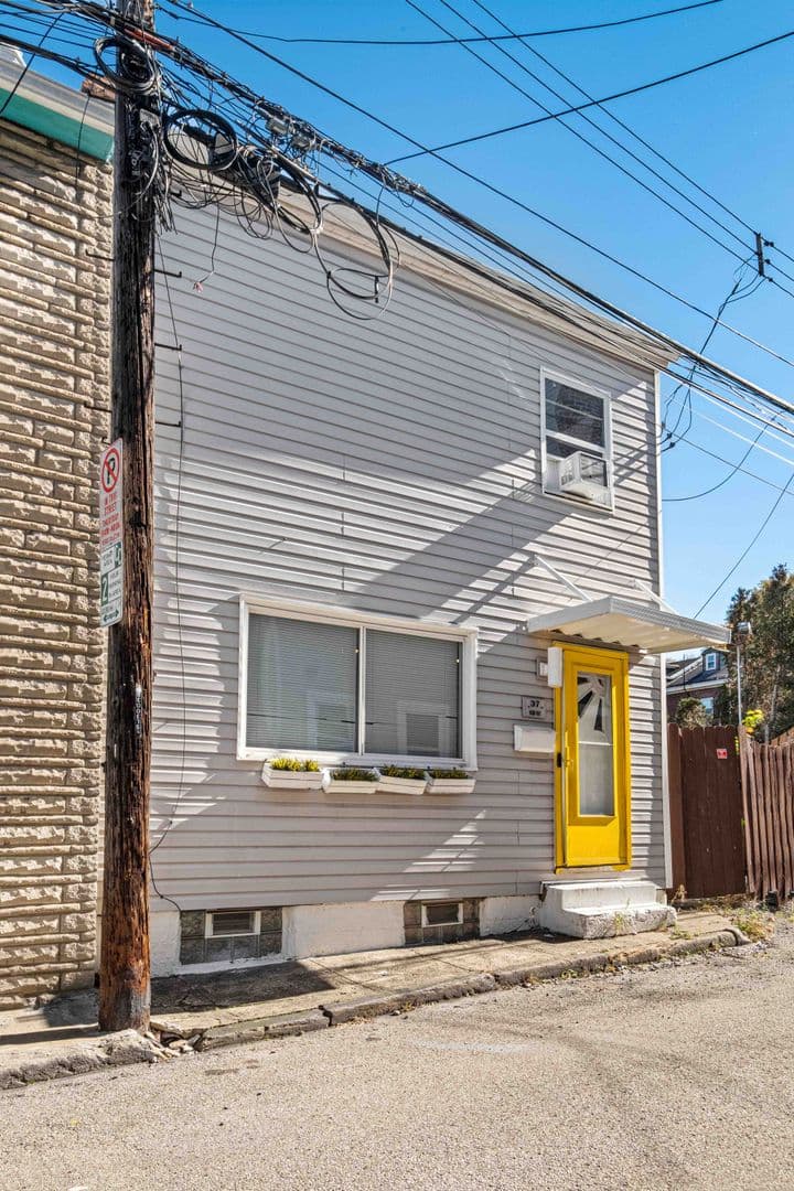 Pittsburgh House: 37 Uxor Way