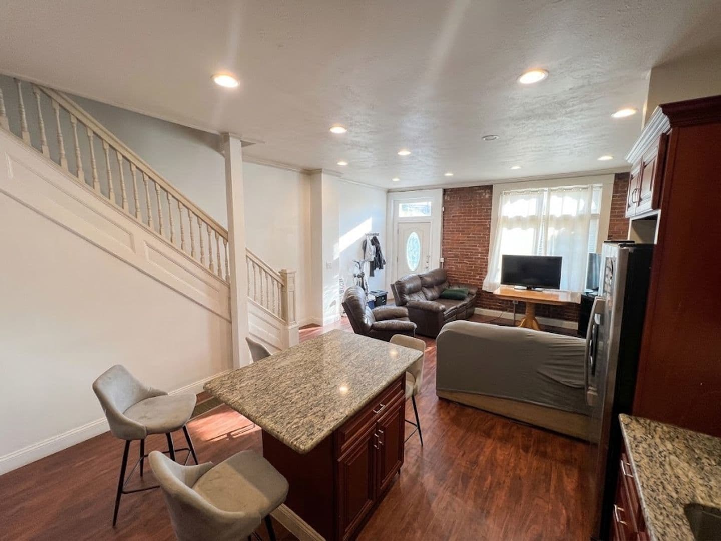 Pittsburgh Apartment: 2012 Sarah Street